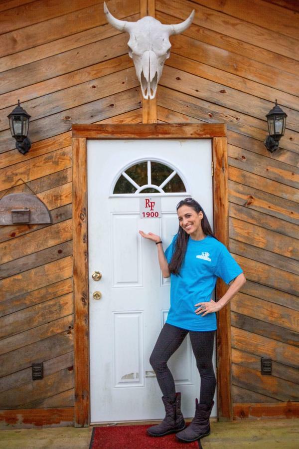 Cedar Cabin Located On A Buffalo Farm Marshall エクステリア 写真
